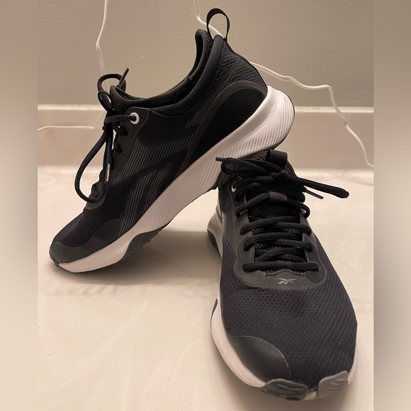 Gently worn, Reebok Women’s 8.5 HIIT Floatride black running shoe - Picture 2 of 7